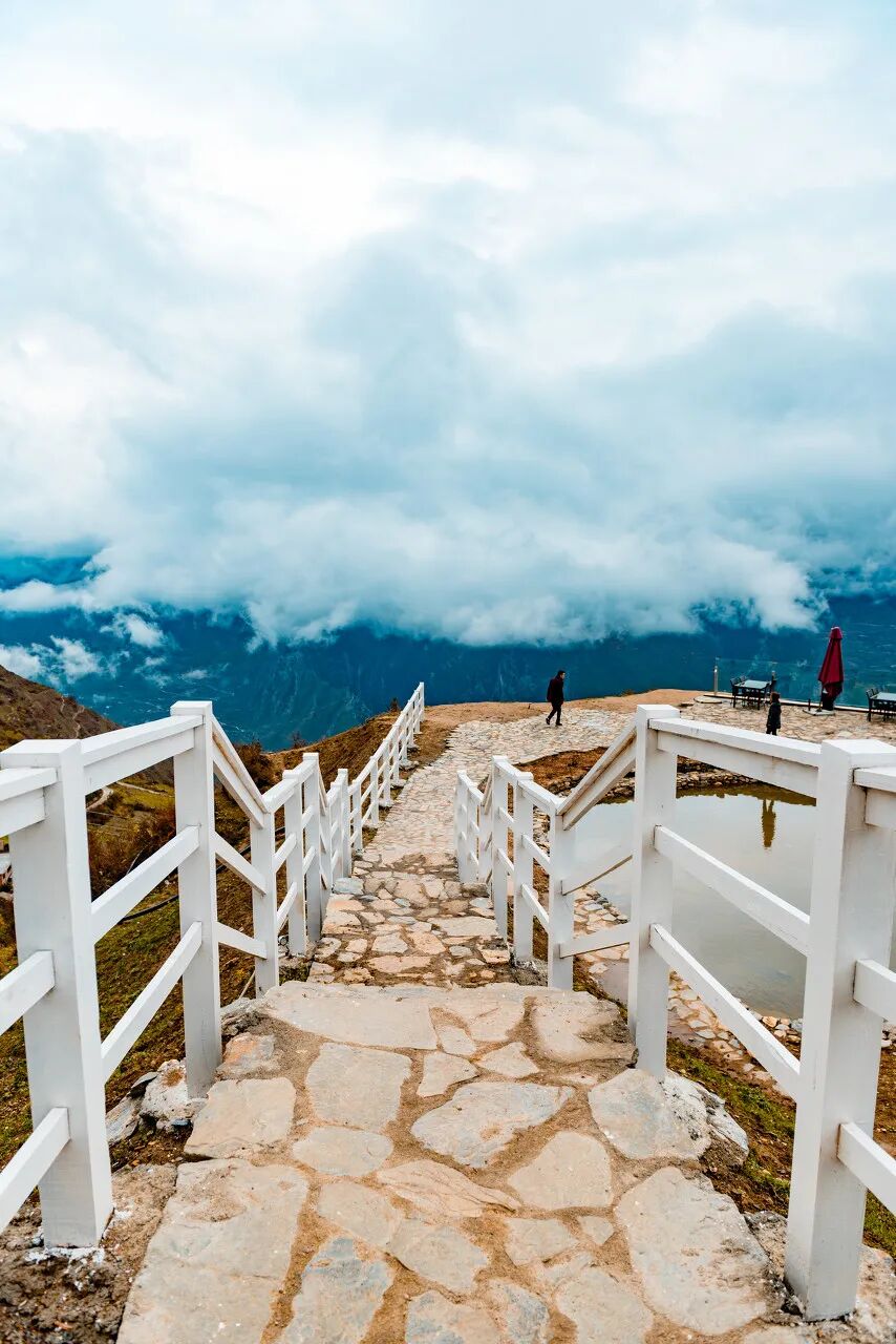 中国秋景0差评的小县城，不输九寨，红叶林是北京香山的180倍，浓缩了整个川西的精华，美疯！