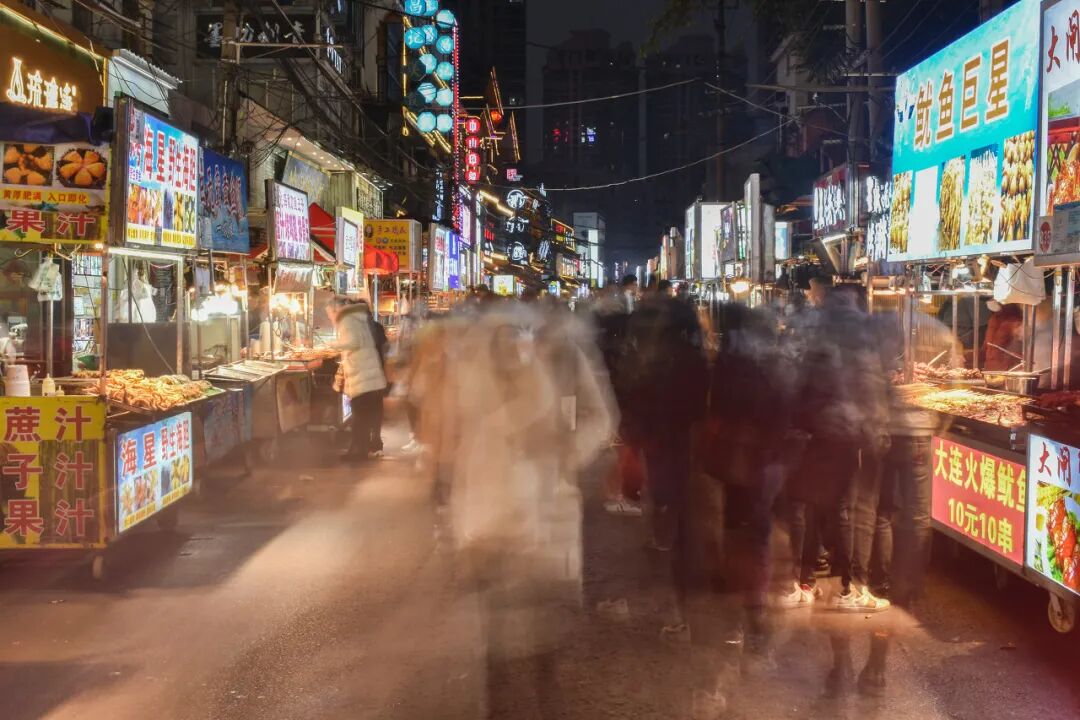 中国最“能熬夜”的城市，凌晨2点不睡觉，幸福感不输成都，小住几日太舒服！