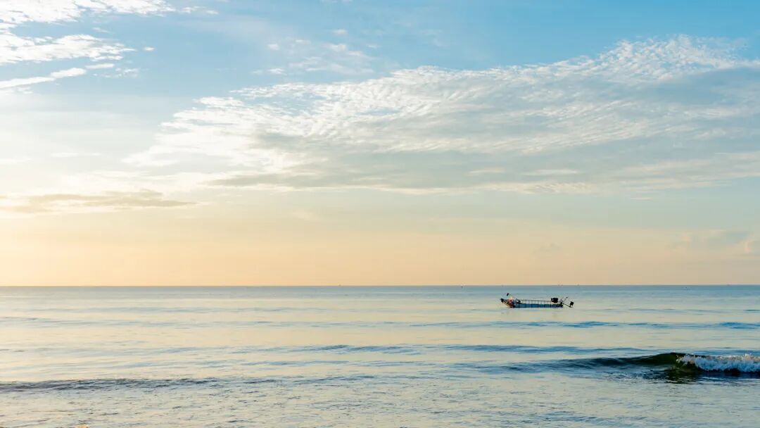中国最“隐秘”的城市，比厦门浪漫，比大连惬意，海鲜吃到撑，养老NO.1
