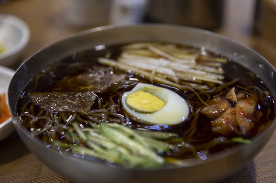 别只盯着哈尔滨了！东北这座边境小城，满街朝鲜语，好吃好玩，物价超低，让你一秒穿越！