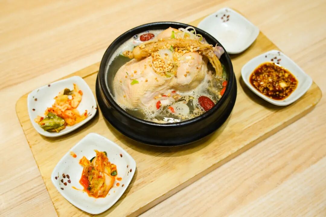 别只盯着哈尔滨了！东北这座边境小城，满街朝鲜语，好吃好玩，物价超低，让你一秒穿越！