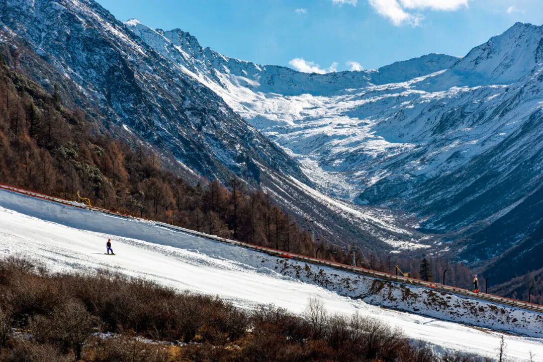 中国秋景0差评的小县城，不输九寨，红叶林是北京香山的180倍，浓缩了整个川西的精华，美疯！