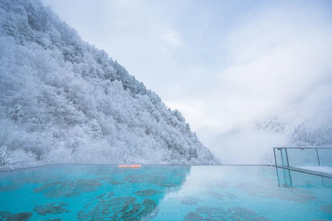 中国秋景0差评的小县城，不输九寨，红叶林是北京香山的180倍，浓缩了整个川西的精华，美疯！