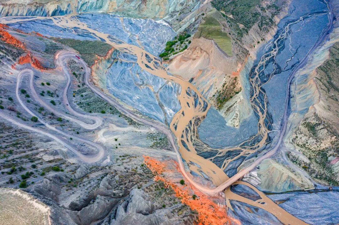 中国最美公路终于通车！一年只开通4个月，贯穿N种自然风光，一天看四季，错过再等一年！