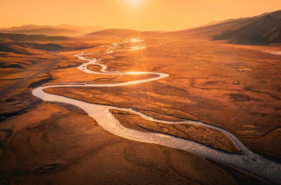 中国最美公路终于通车！一年只开通4个月，贯穿N种自然风光，一天看四季，错过再等一年！