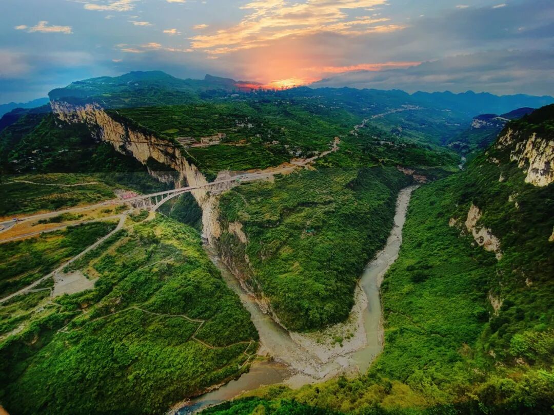 高铁直达！被4月漫山花海狠狠惊艳到！巨美