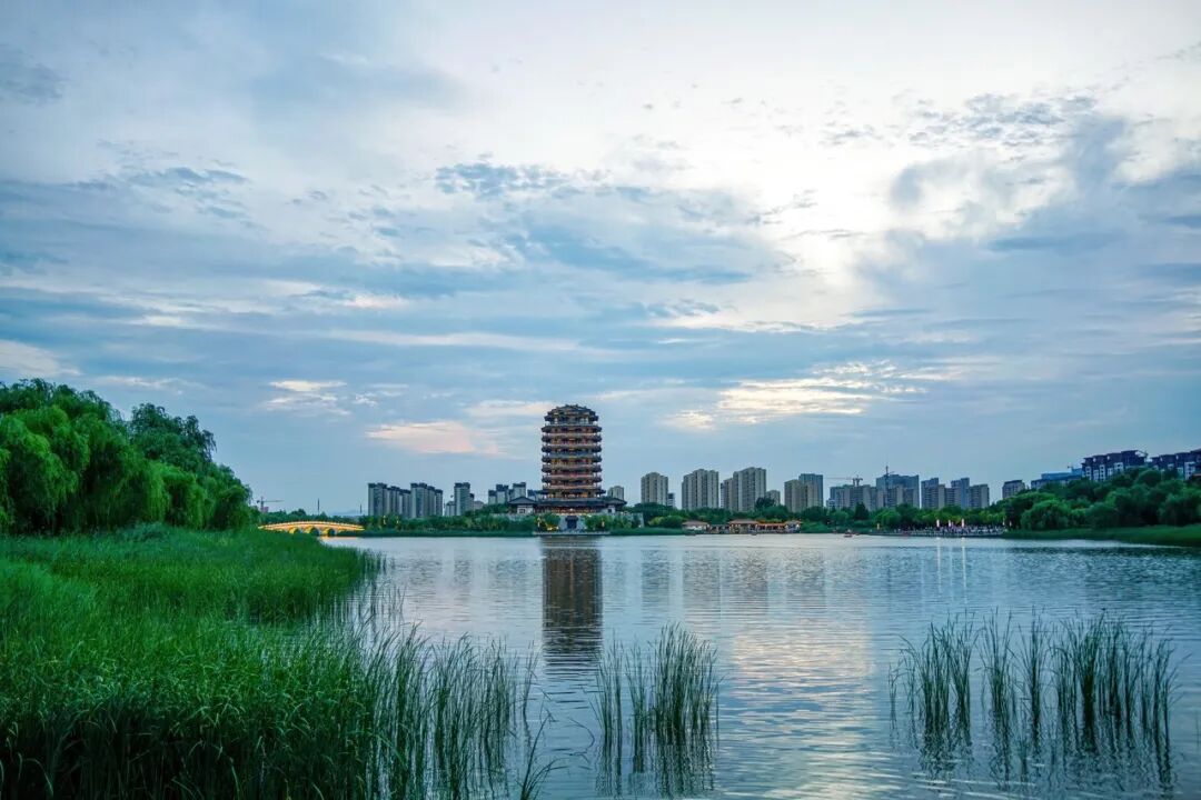 不是青岛！山东最“烟火”的小城，比丽江安逸，物价感人，美到心醉，凭一把烧烤让全国人民上瘾！