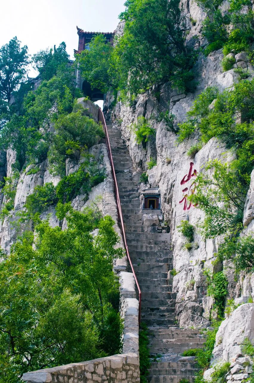 不是青岛！山东最“烟火”的小城，比丽江安逸，物价感人，美到心醉，凭一把烧烤让全国人民上瘾！