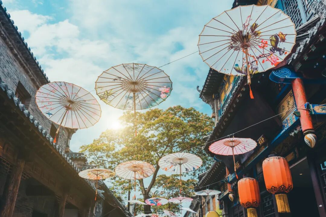 不是青岛！山东最“烟火”的小城，比丽江安逸，物价感人，美到心醉，凭一把烧烤让全国人民上瘾！