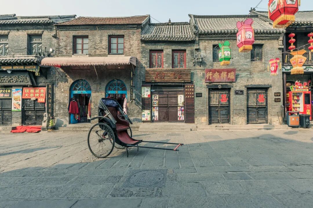 不是青岛！山东最“烟火”的小城，比丽江安逸，物价感人，美到心醉，凭一把烧烤让全国人民上瘾！