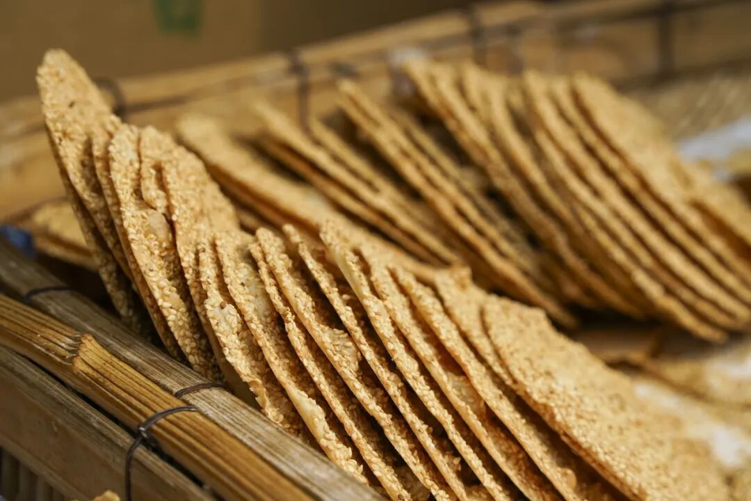 不是青岛！山东最“烟火”的小城，比丽江安逸，物价感人，美到心醉，凭一把烧烤让全国人民上瘾！