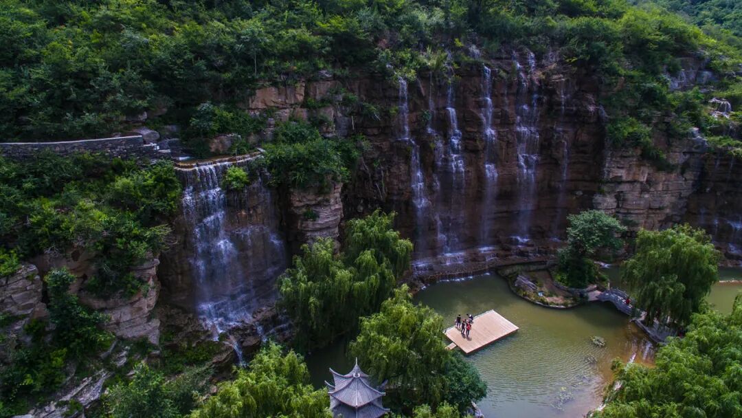 不是青岛！山东最“烟火”的小城，比丽江安逸，物价感人，美到心醉，凭一把烧烤让全国人民上瘾！