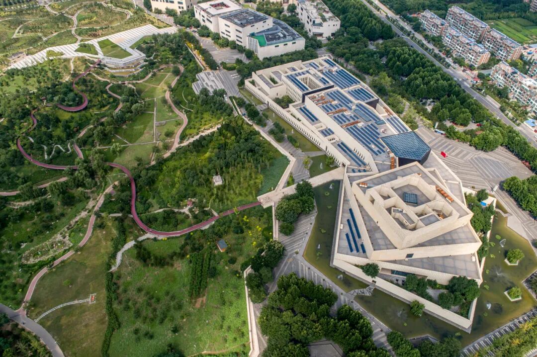 不是青岛！山东最“烟火”的小城，比丽江安逸，物价感人，美到心醉，凭一把烧烤让全国人民上瘾！