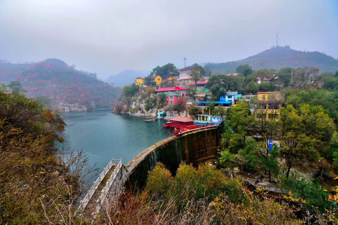 不是青岛！山东最“烟火”的小城，比丽江安逸，物价感人，美到心醉，凭一把烧烤让全国人民上瘾！