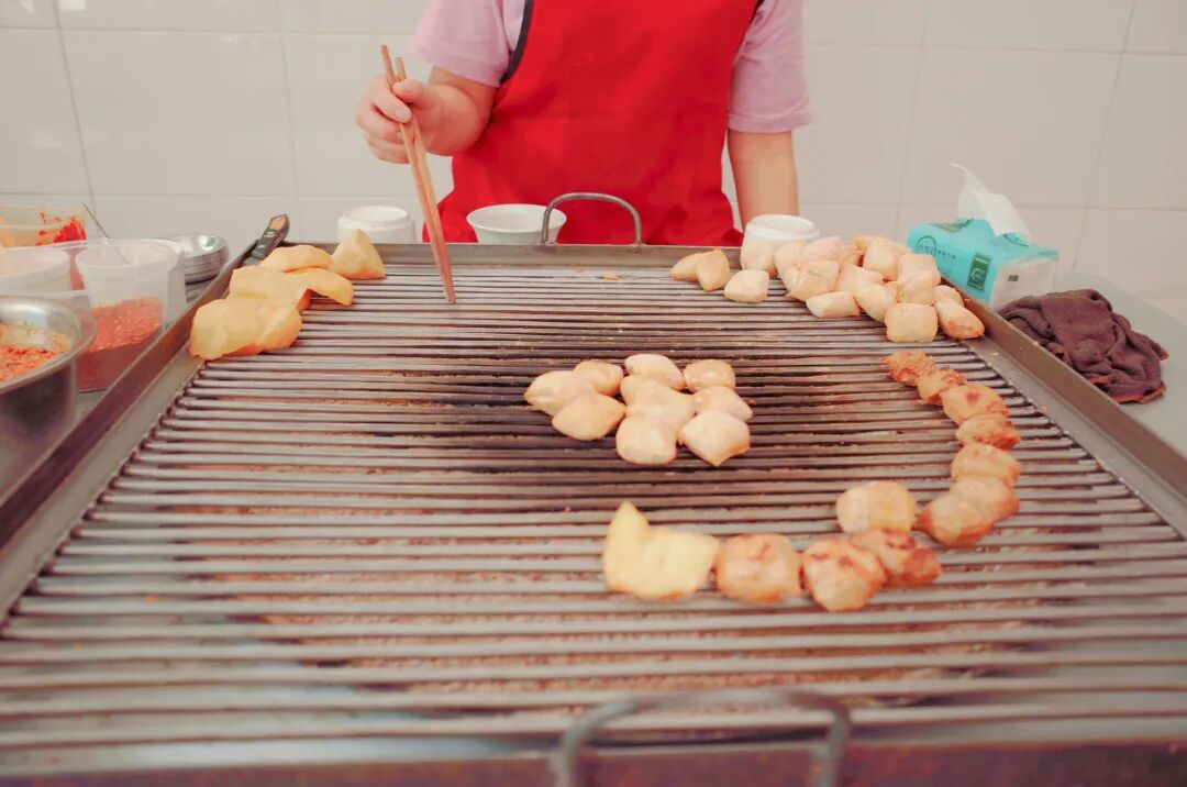 凭一碗米线火遍全国，物价超低，全年平均18℃，被称“小法国”，是云南人的最爱，外地人却少有人知！