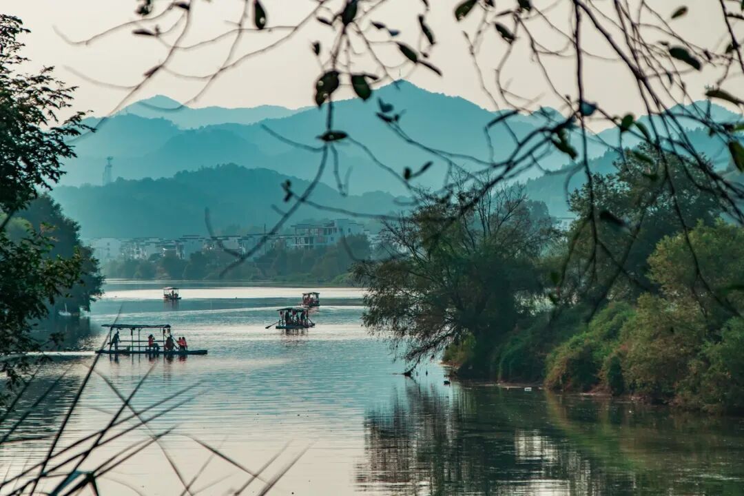 高铁直达！别去婺源挤了，这座花费26亿元打造的江西绝美古村，现实版的千与千寻，太仙了