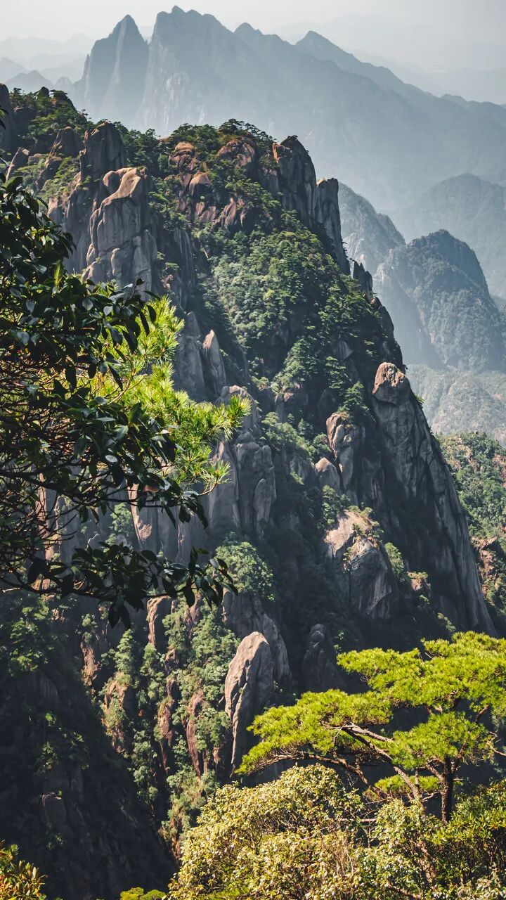 高铁直达！别去婺源挤了，这座花费26亿元打造的江西绝美古村，现实版的千与千寻，太仙了