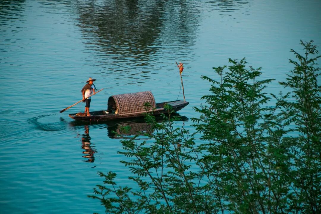 高铁直达！别去婺源挤了，这座花费26亿元打造的江西绝美古村，现实版的千与千寻，太仙了