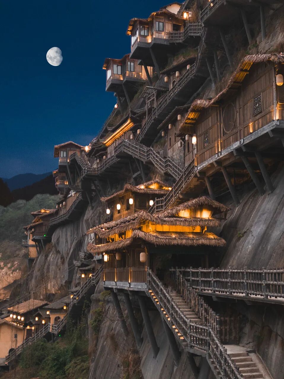 高铁直达！别去婺源挤了，这座花费26亿元打造的江西绝美古村，现实版的千与千寻，太仙了