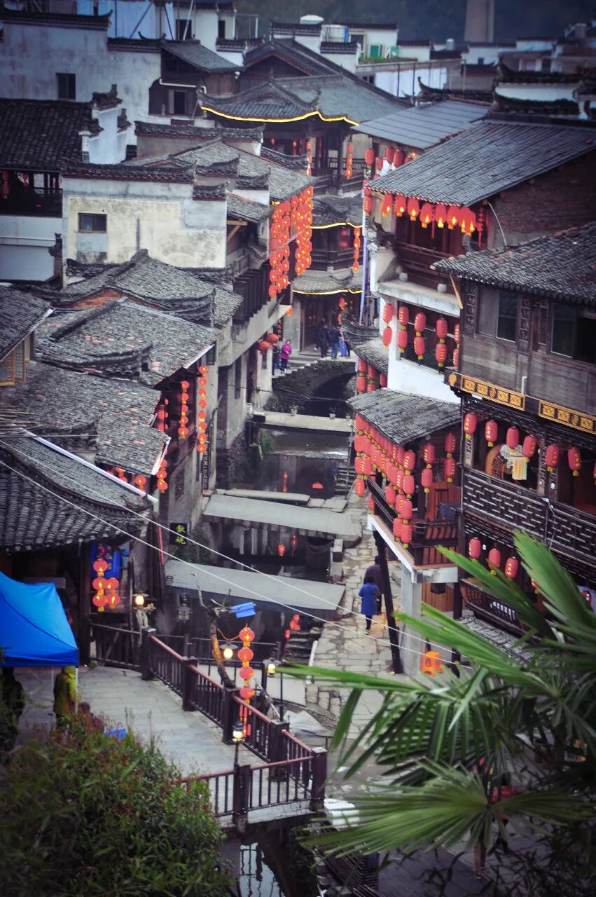 高铁直达！别去婺源挤了，这座花费26亿元打造的江西绝美古村，现实版的千与千寻，太仙了