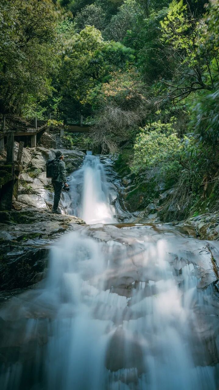 高铁直达！别去婺源挤了，这座花费26亿元打造的江西绝美古村，现实版的千与千寻，太仙了