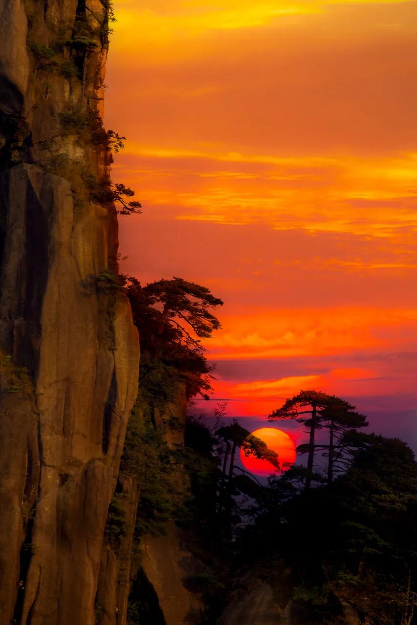 高铁直达！别去婺源挤了，这座花费26亿元打造的江西绝美古村，现实版的千与千寻，太仙了