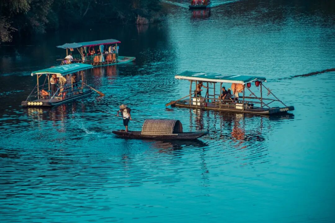 高铁直达！别去婺源挤了，这座花费26亿元打造的江西绝美古村，现实版的千与千寻，太仙了