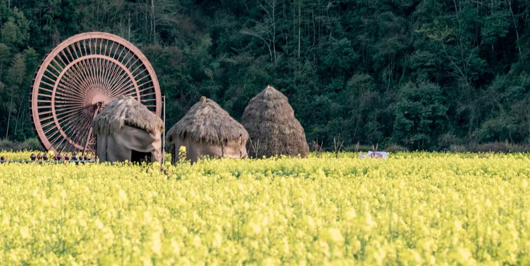 高铁直达！别去婺源挤了，这座花费26亿元打造的江西绝美古村，现实版的千与千寻，太仙了