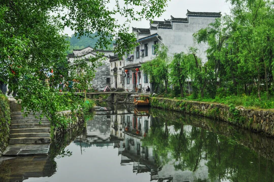 高铁直达！别去婺源挤了，这座花费26亿元打造的江西绝美古村，现实版的千与千寻，太仙了