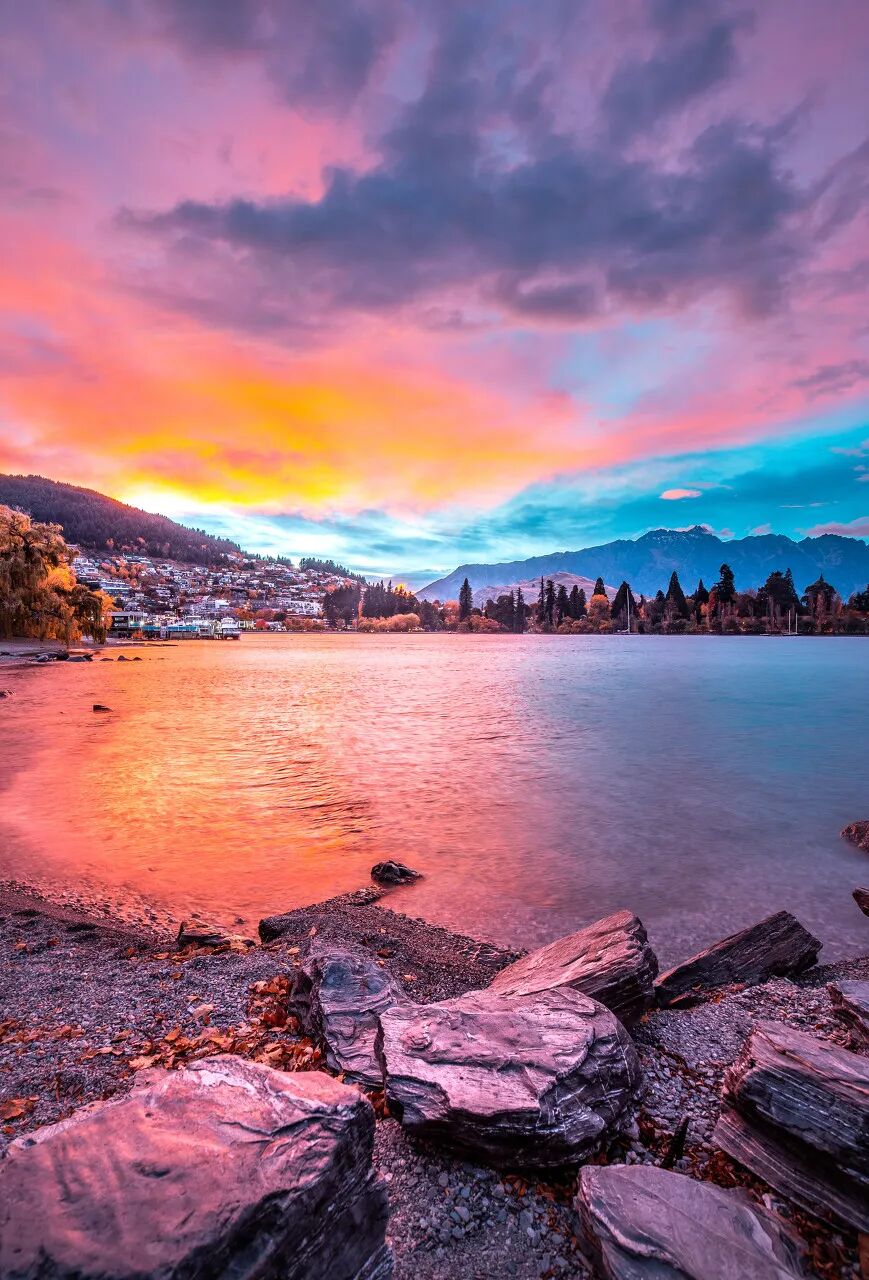 世界最孤独的国家，方圆1600公里没有邻国，一年放假140天，钱多到花不完，风景美如天堂