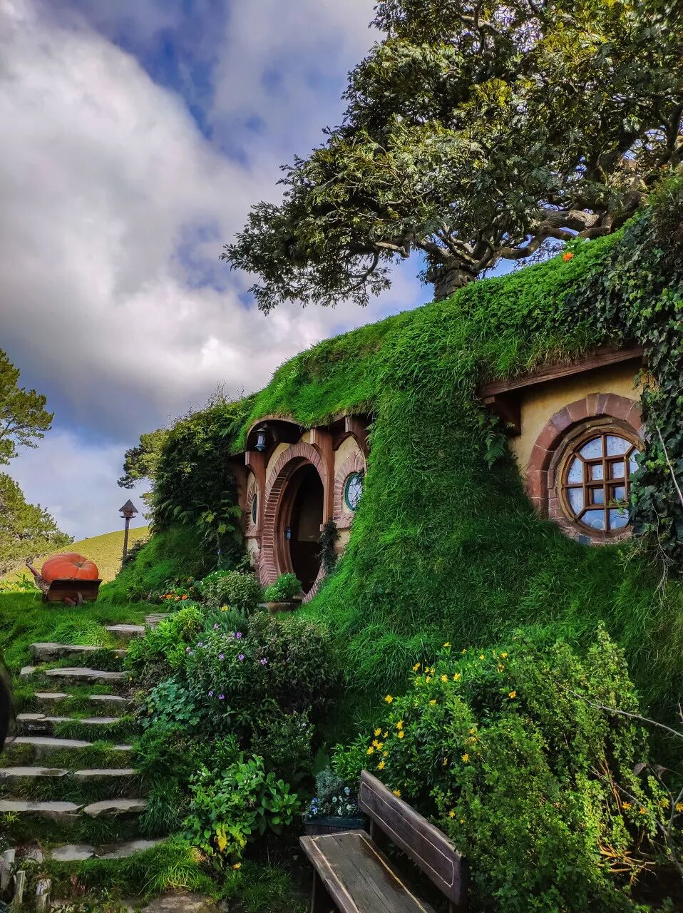 世界最孤独的国家，方圆1600公里没有邻国，一年放假140天，钱多到花不完，风景美如天堂