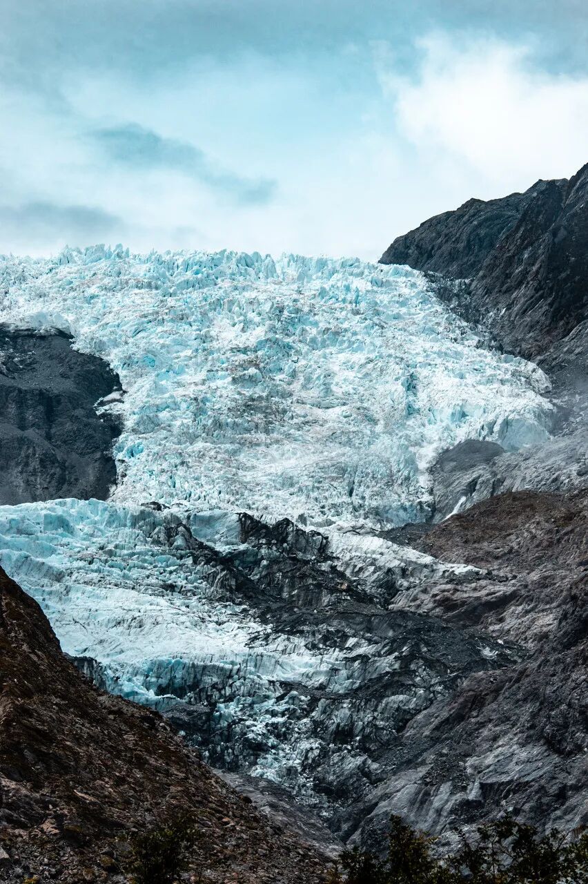 世界最孤独的国家，方圆1600公里没有邻国，一年放假140天，钱多到花不完，风景美如天堂