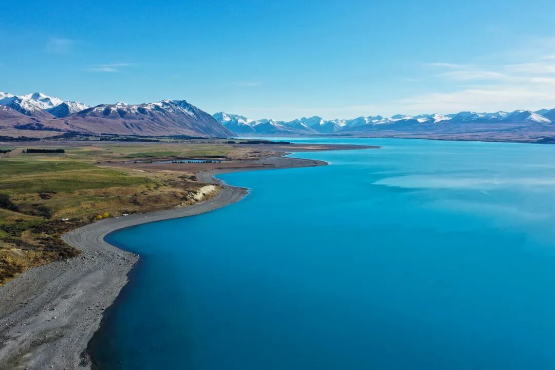 世界最孤独的国家，方圆1600公里没有邻国，一年放假140天，钱多到花不完，风景美如天堂