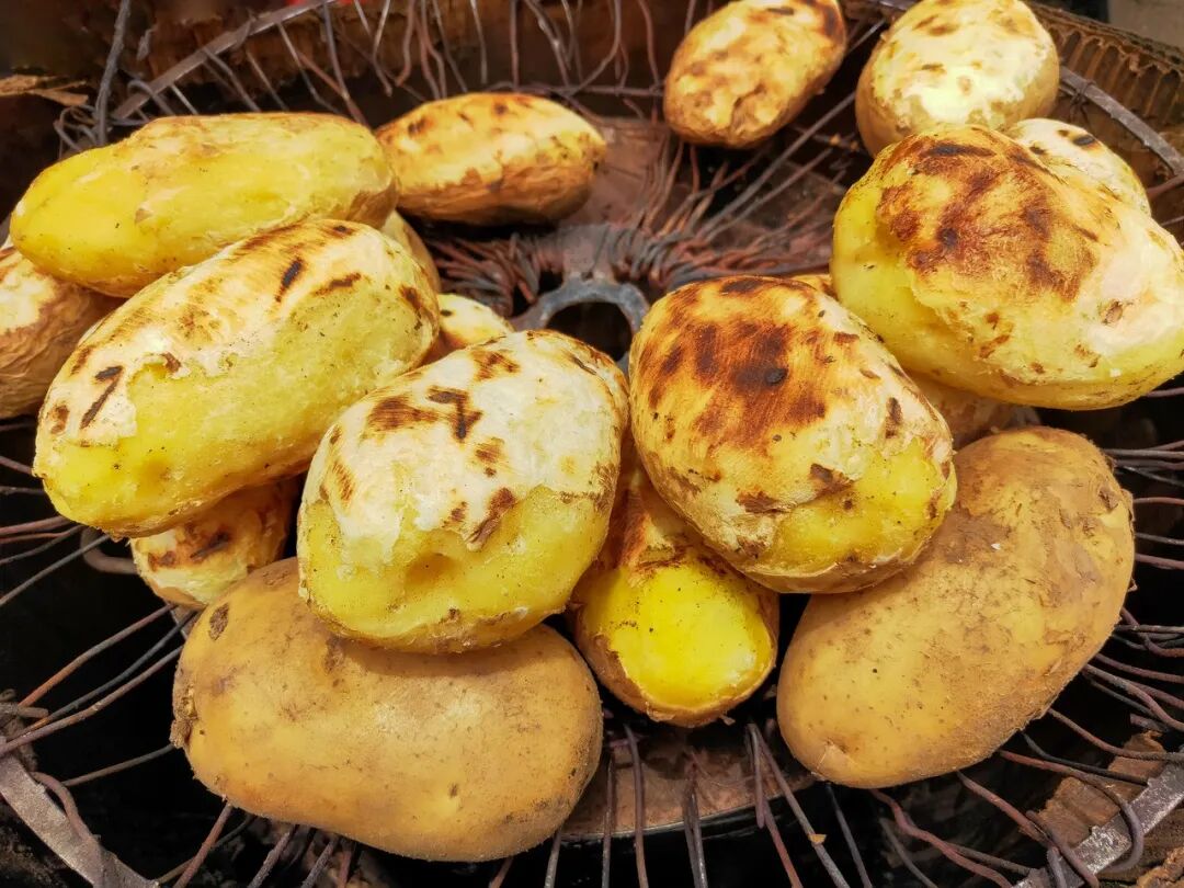 中国秋景0差评的小县城，不输九寨，红叶林是北京香山的180倍，浓缩了整个川西的精华，美疯！