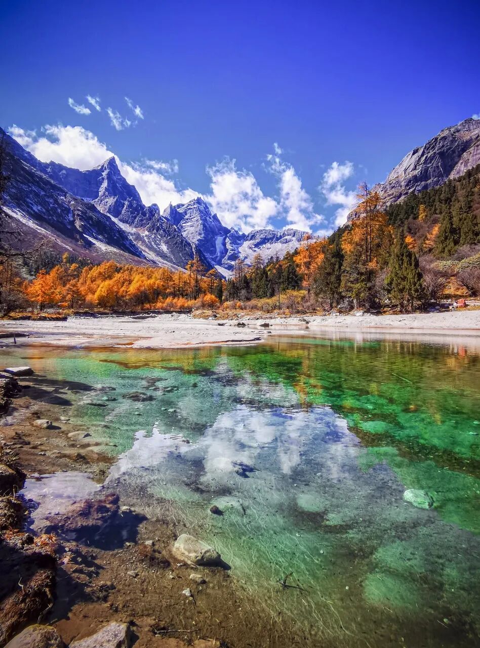 中国秋景0差评的小县城，不输九寨，红叶林是北京香山的180倍，浓缩了整个川西的精华，美疯！