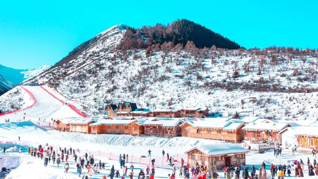 中国秋景0差评的小县城，不输九寨，红叶林是北京香山的180倍，浓缩了整个川西的精华，美疯！