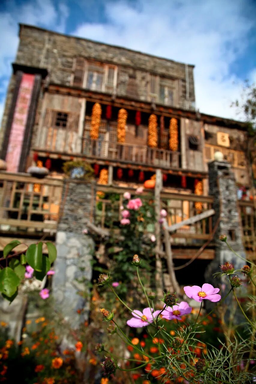 中国秋景0差评的小县城，不输九寨，红叶林是北京香山的180倍，浓缩了整个川西的精华，美疯！