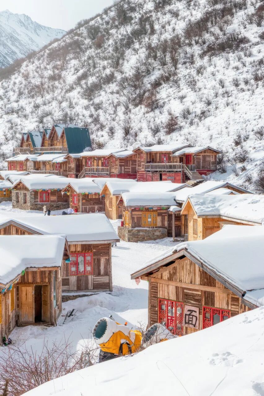中国秋景0差评的小县城，不输九寨，红叶林是北京香山的180倍，浓缩了整个川西的精华，美疯！
