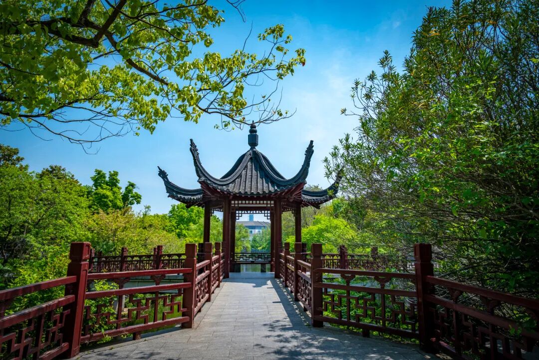 江苏“最小”的城市，面积只有苏州的1/2，比苏州浪漫，比杭州安逸，美到辛弃疾都赞不绝口！