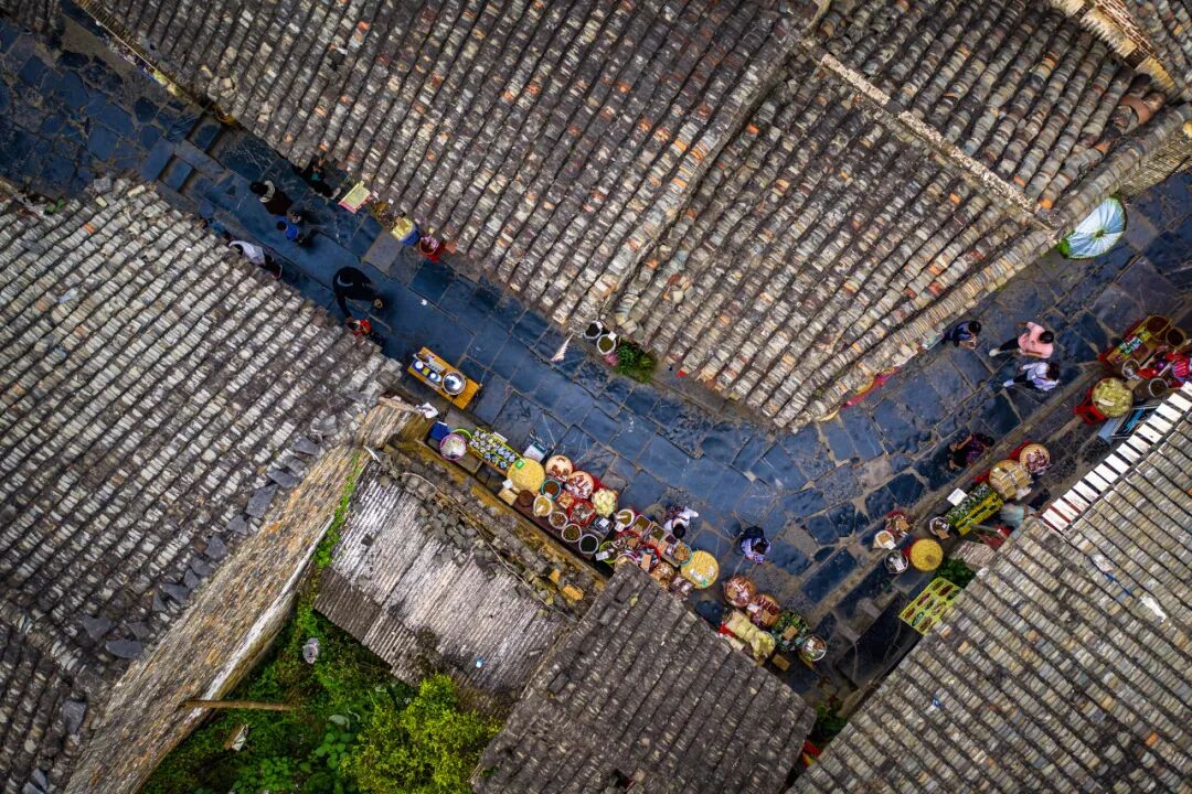 别去丽江挤了！这座距广州一个半小时的千年古镇，高铁直达，比凤凰静谧，比南浔迷人