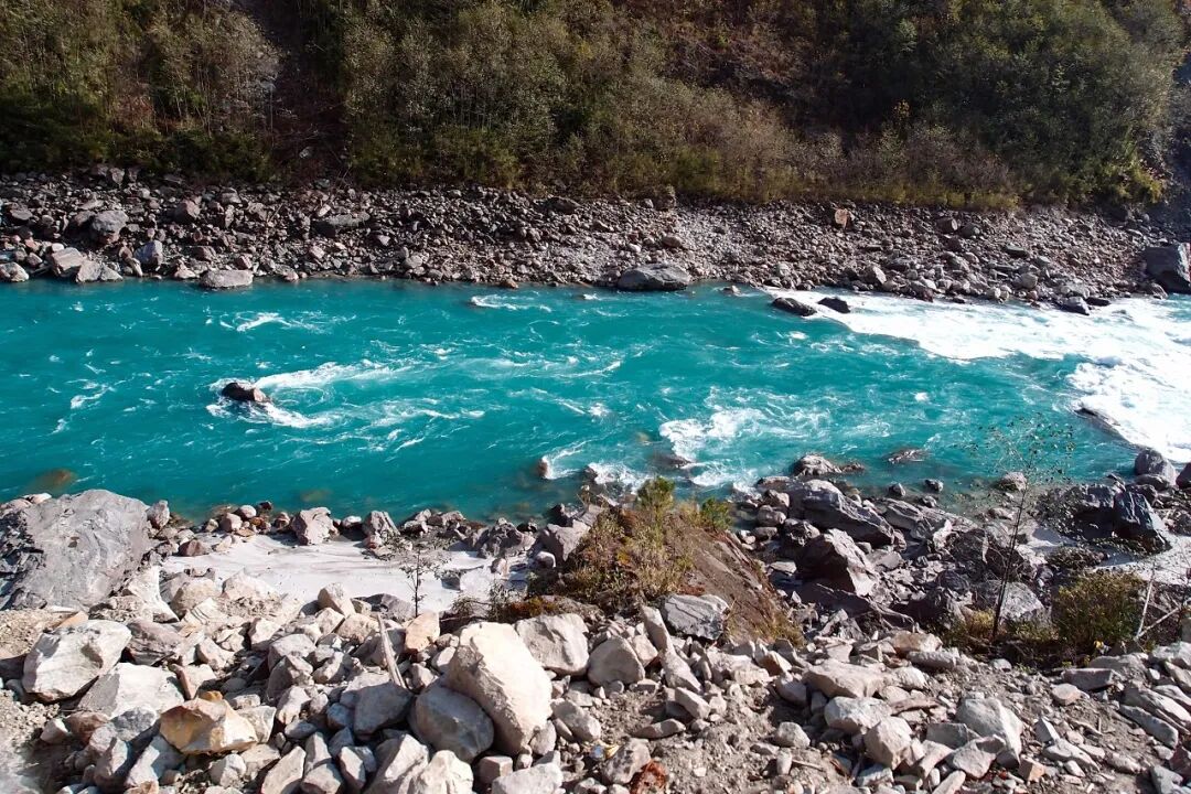 中国唯一买票才能进的县城，风景不输稻城，水色媲美九寨，很多人都没听说过！