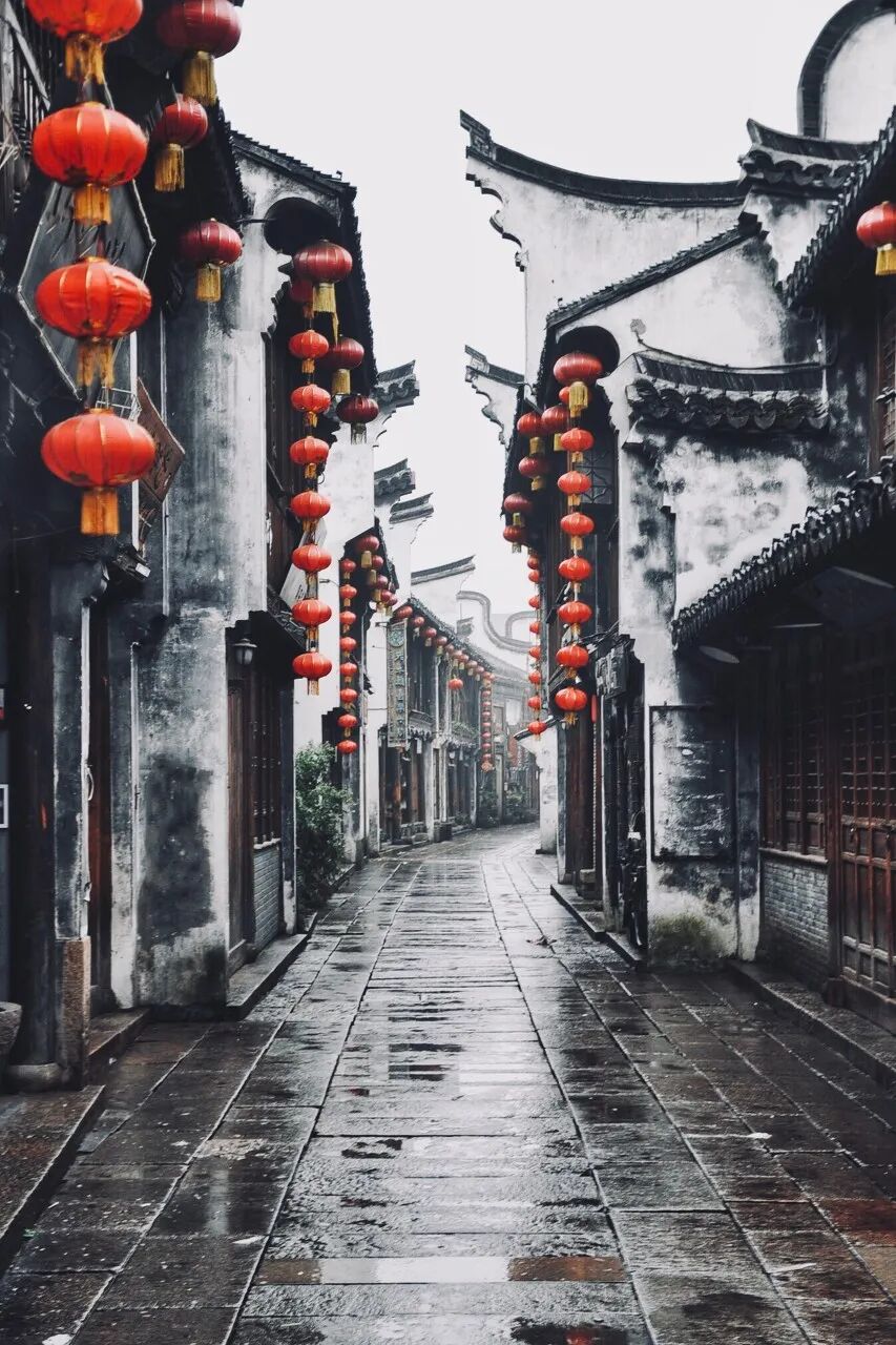 最佛系的江南小城藏不住了！凭“中国最美火车站”爆火，2.6亿网友心动：想去打地铺！