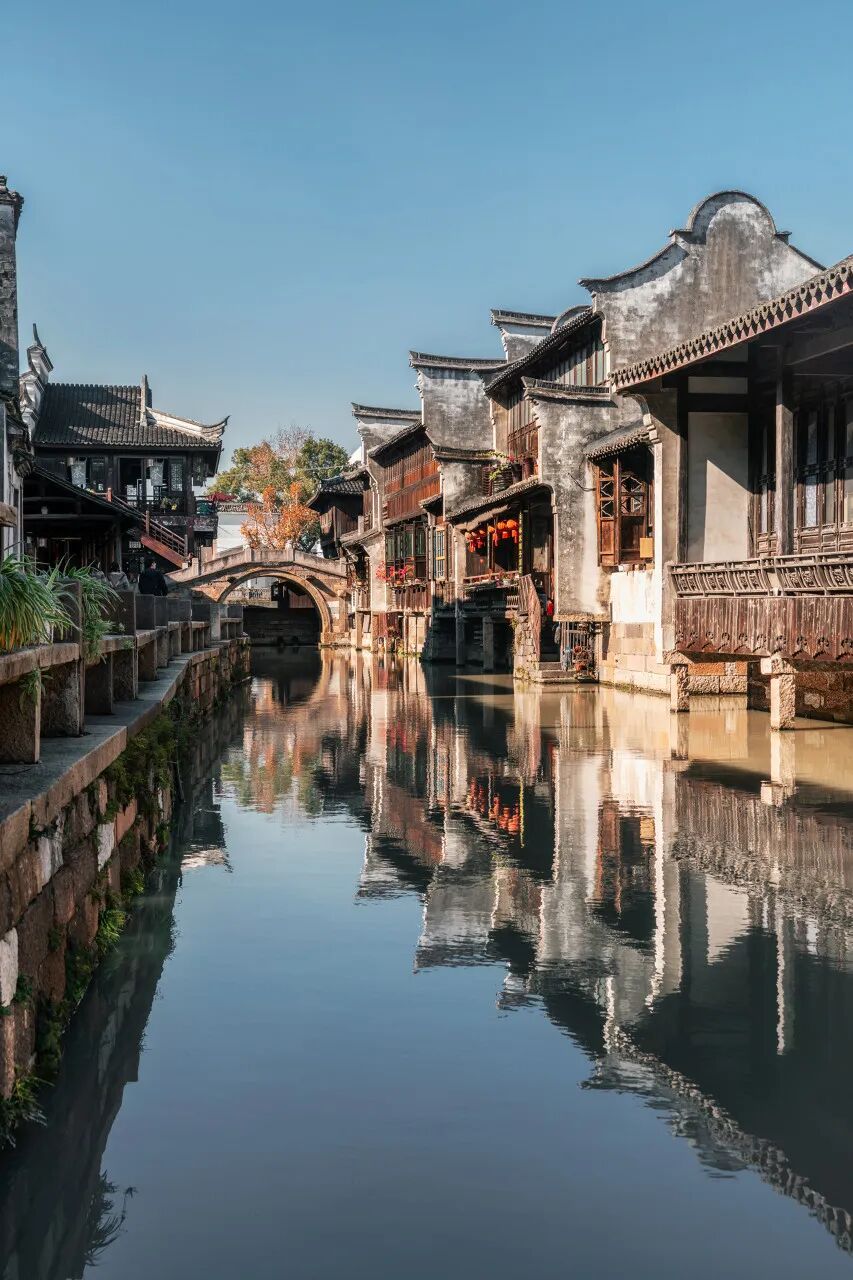 最佛系的江南小城藏不住了！凭“中国最美火车站”爆火，2.6亿网友心动：想去打地铺！