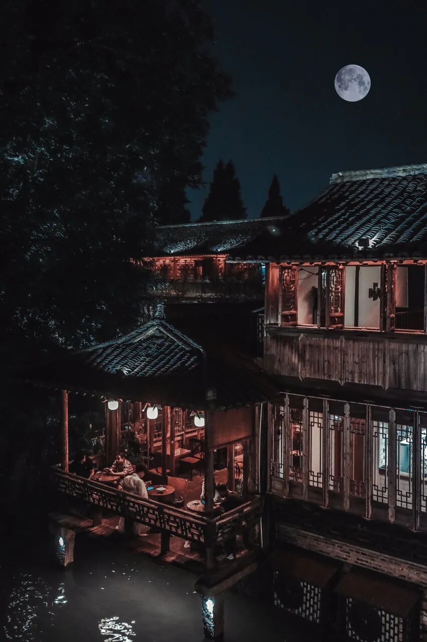 最佛系的江南小城藏不住了！凭“中国最美火车站”爆火，2.6亿网友心动：想去打地铺！