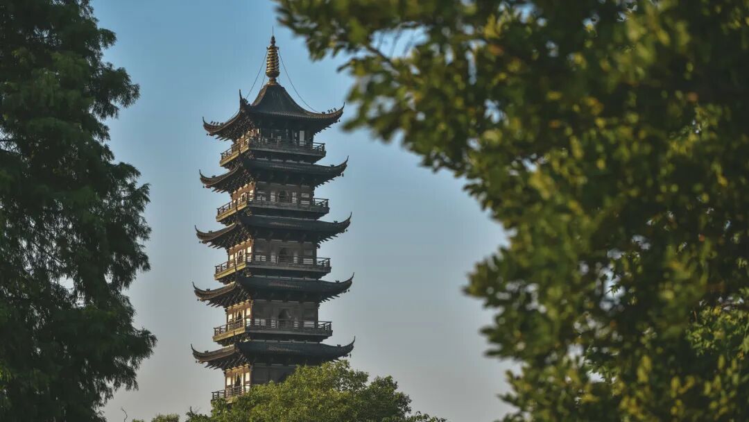 最佛系的江南小城藏不住了！凭“中国最美火车站”爆火，2.6亿网友心动：想去打地铺！