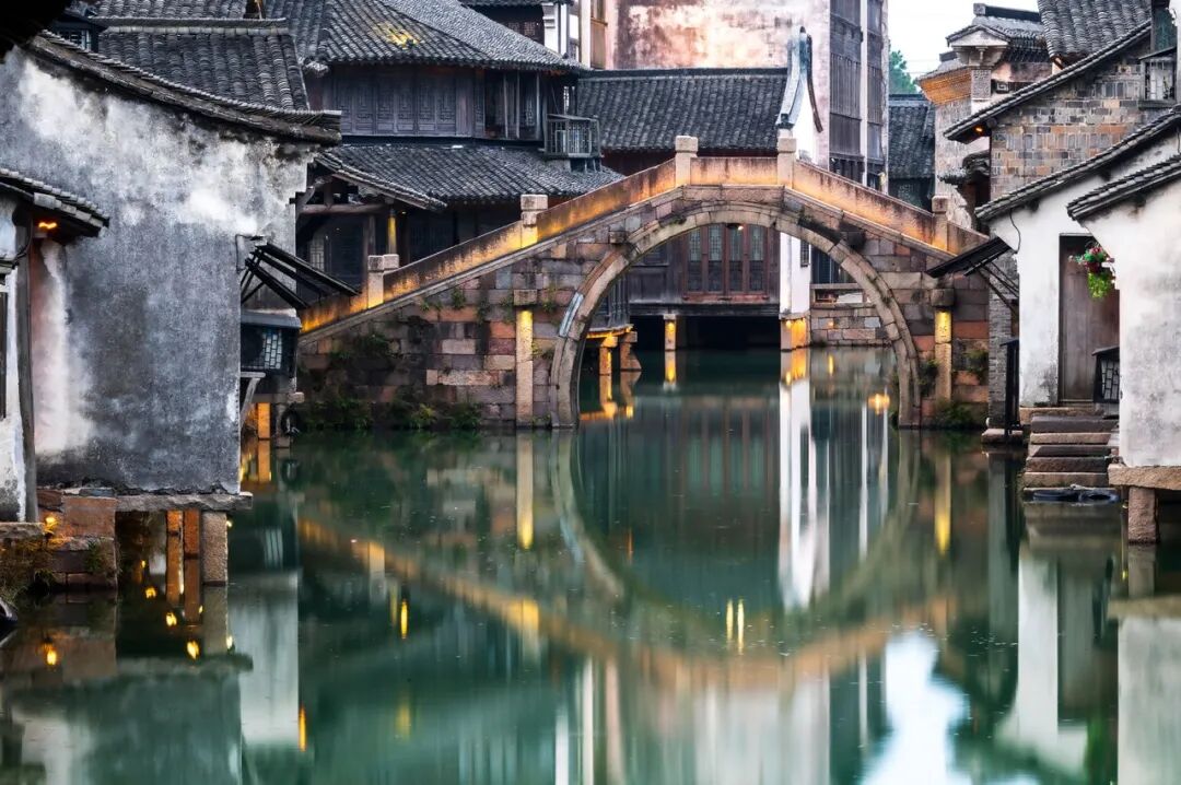 最佛系的江南小城藏不住了！凭“中国最美火车站”爆火，2.6亿网友心动：想去打地铺！