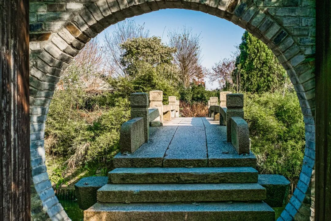 最佛系的江南小城藏不住了！凭“中国最美火车站”爆火，2.6亿网友心动：想去打地铺！