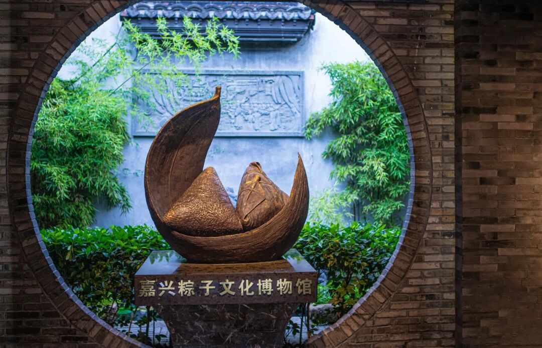 最佛系的江南小城藏不住了！凭“中国最美火车站”爆火，2.6亿网友心动：想去打地铺！