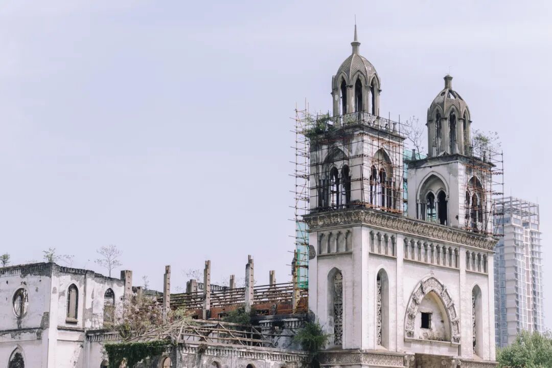 最佛系的江南小城藏不住了！凭“中国最美火车站”爆火，2.6亿网友心动：想去打地铺！