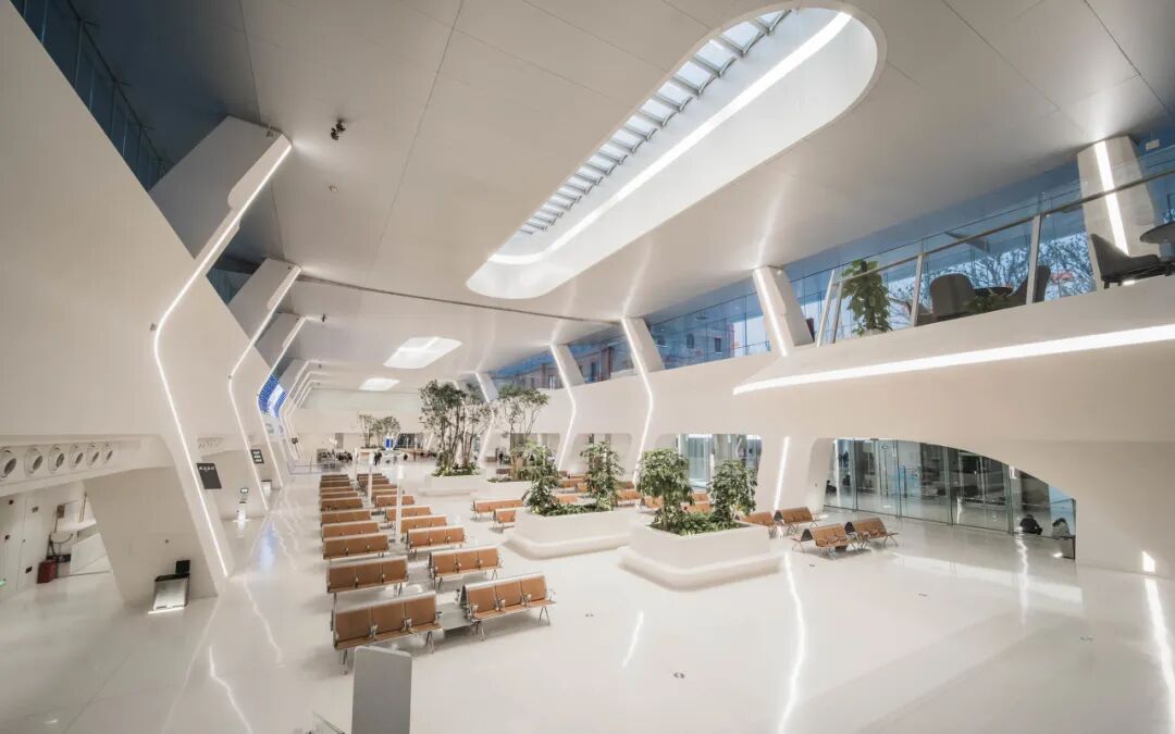 最佛系的江南小城藏不住了！凭“中国最美火车站”爆火，2.6亿网友心动：想去打地铺！